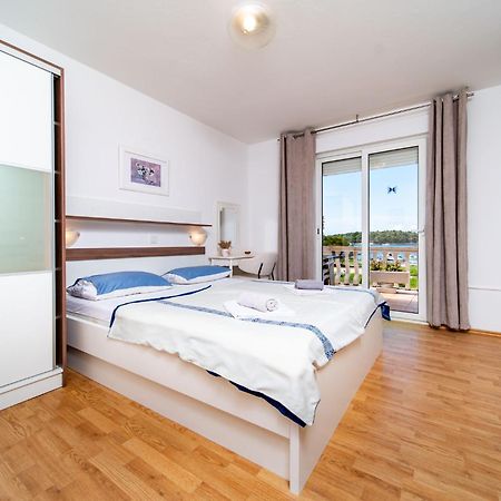 Guesthouse Mira Rab Town Buitenkant foto