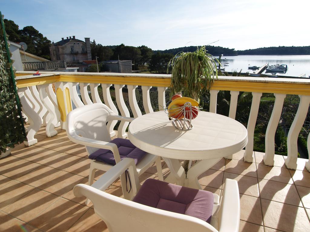 Guesthouse Mira Rab Town Kamer foto