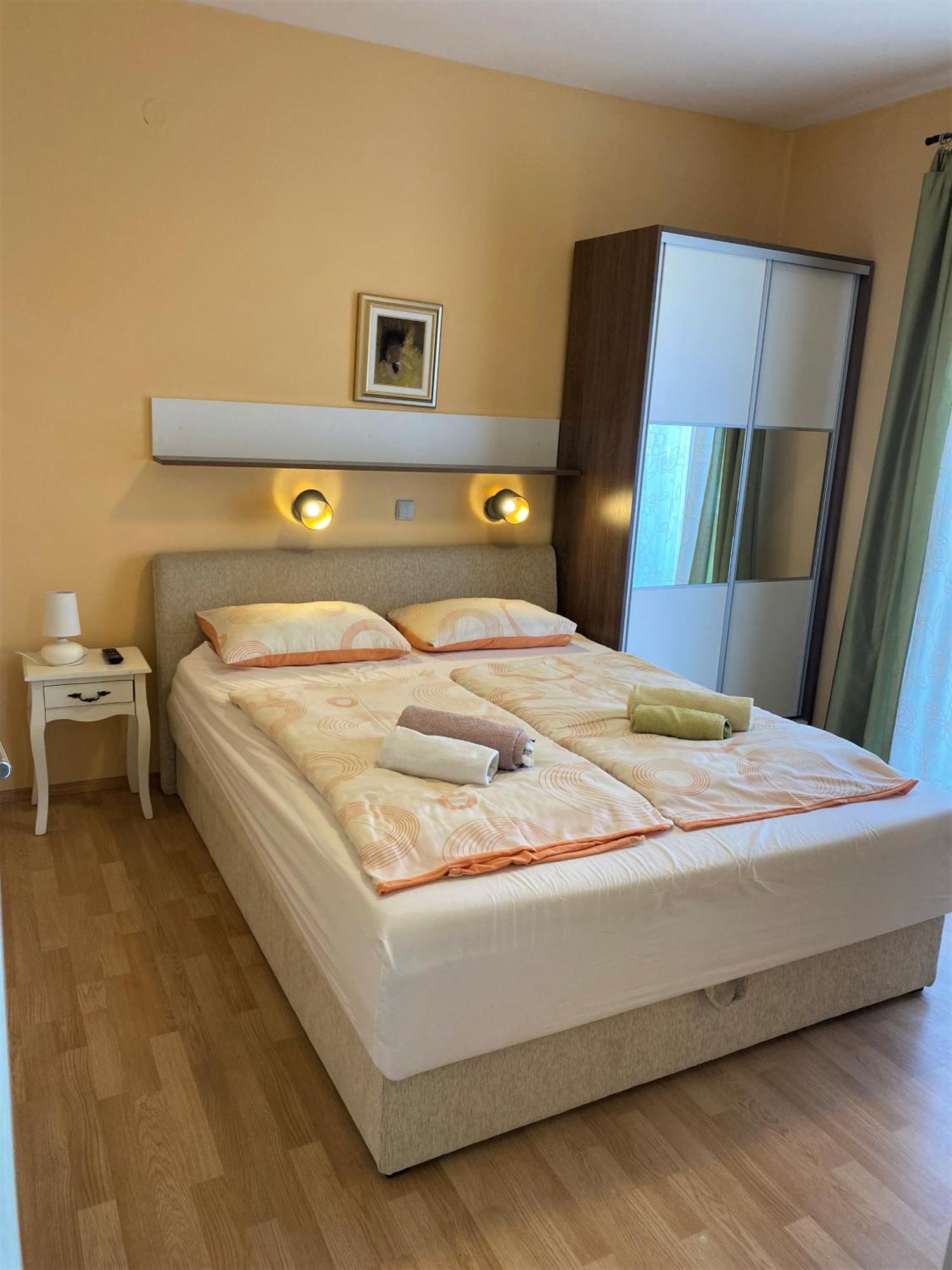 Guesthouse Mira Rab Town Kamer foto