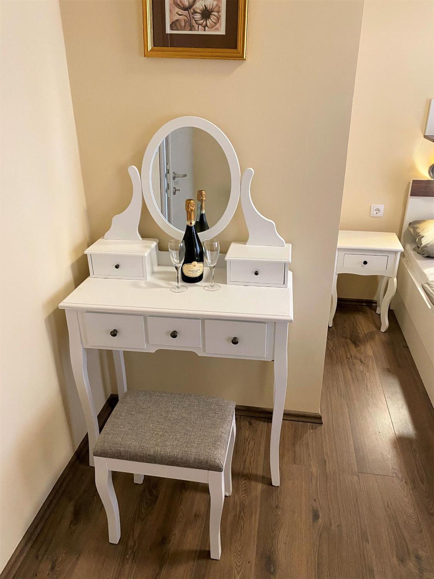 Guesthouse Mira Rab Town Kamer foto