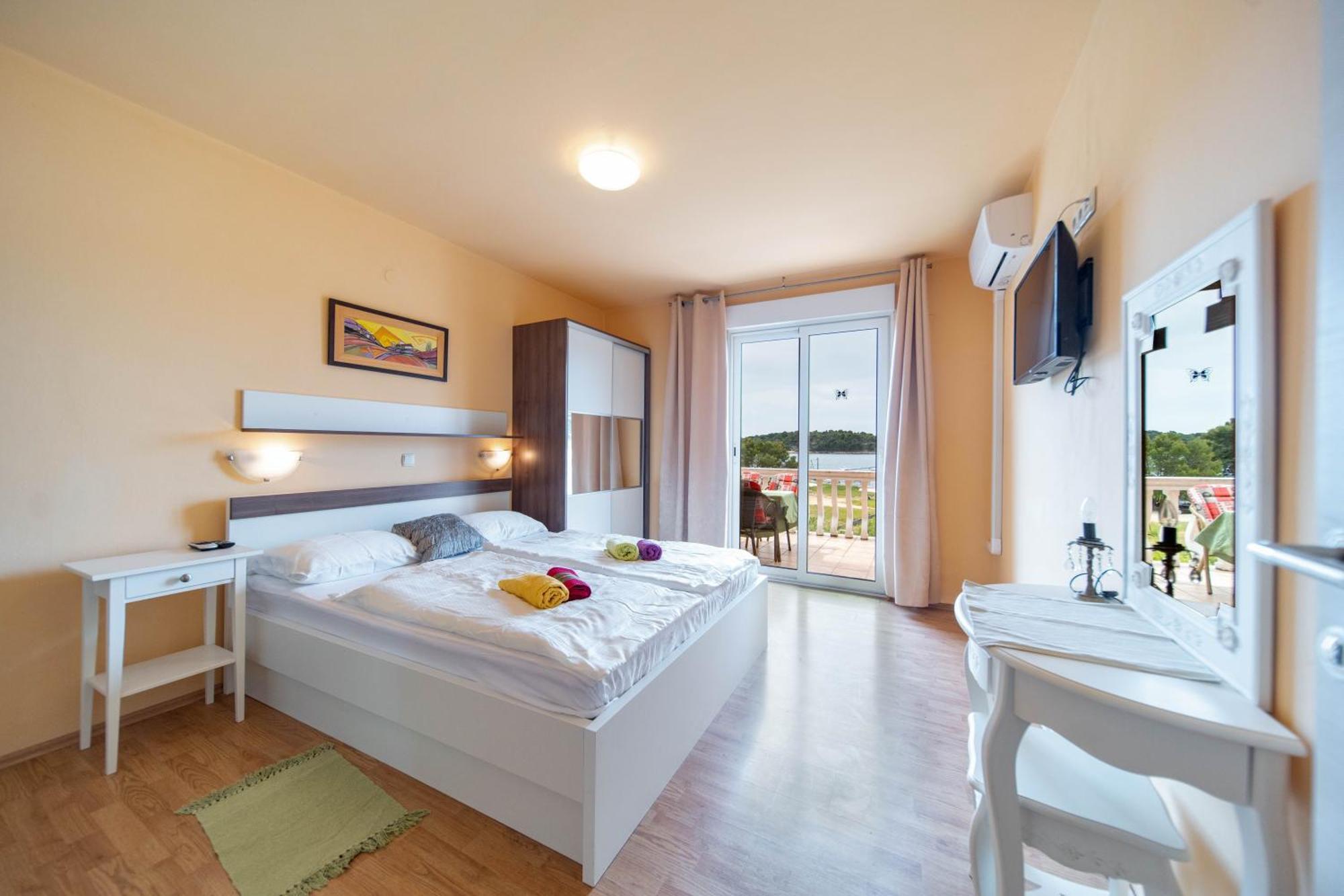 Guesthouse Mira Rab Town Buitenkant foto