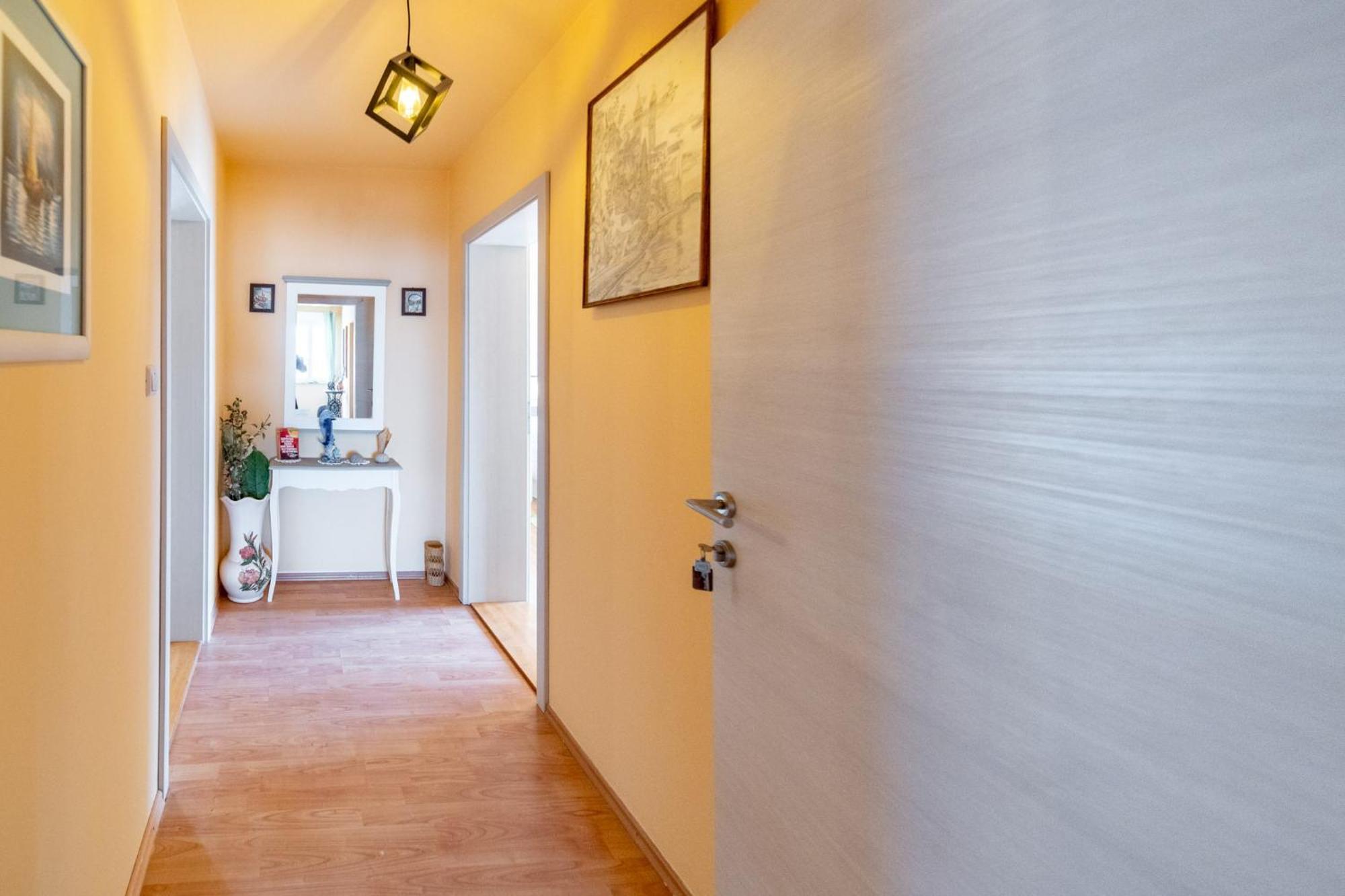 Guesthouse Mira Rab Town Kamer foto