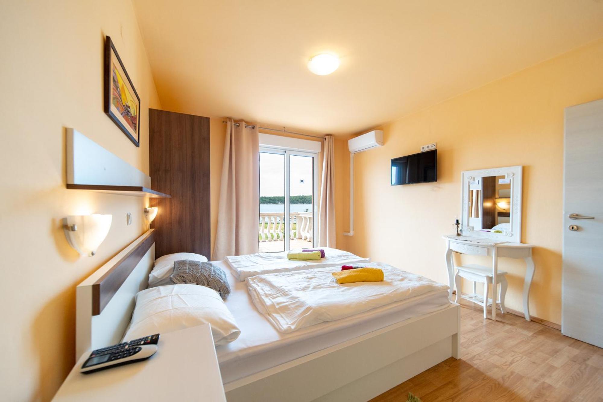 Guesthouse Mira Rab Town Kamer foto