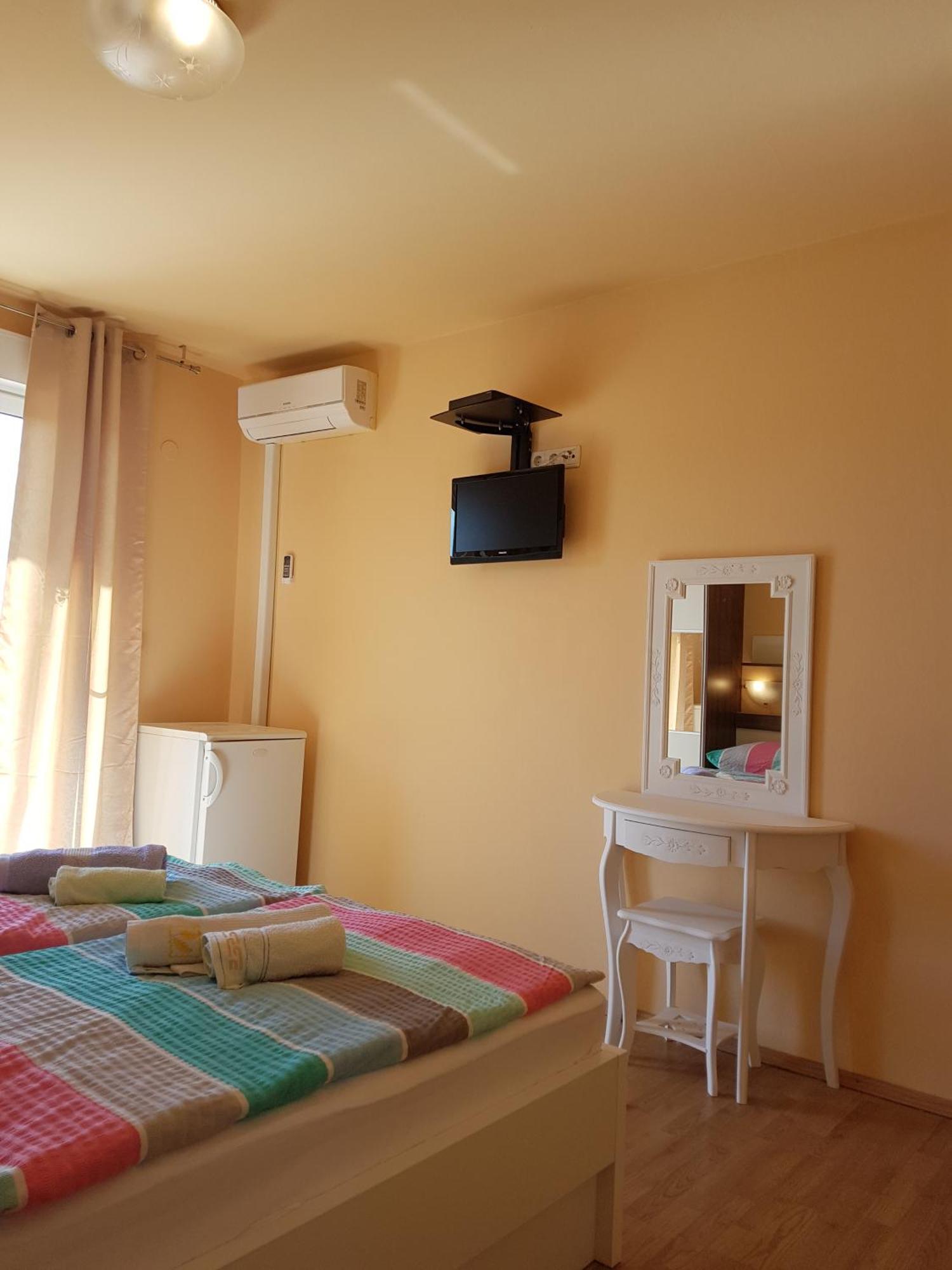 Guesthouse Mira Rab Town Kamer foto