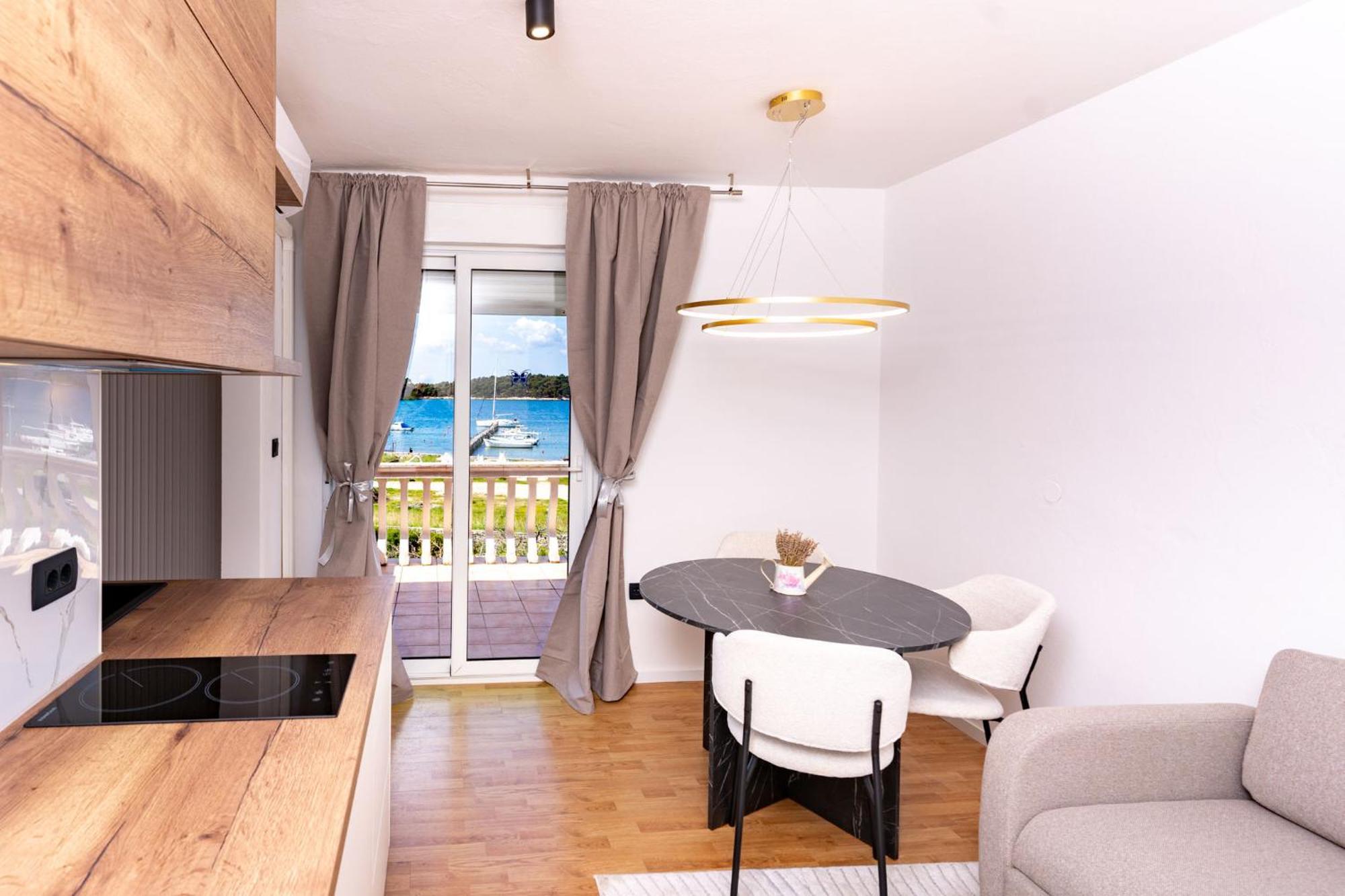 Guesthouse Mira Rab Town Buitenkant foto