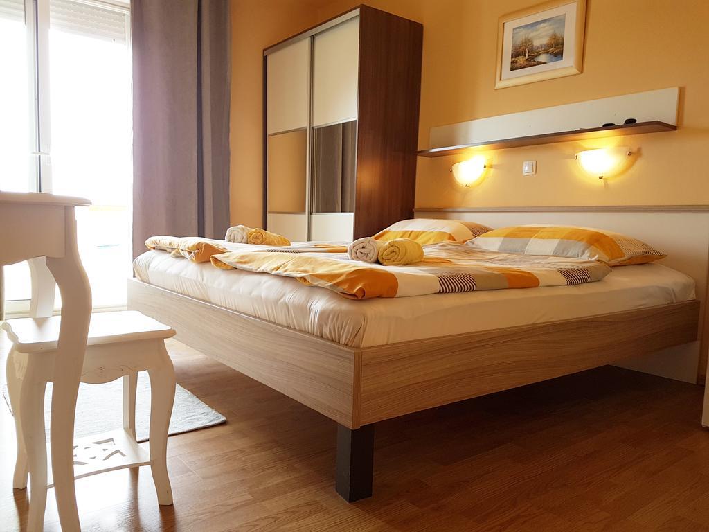 Guesthouse Mira Rab Town Buitenkant foto