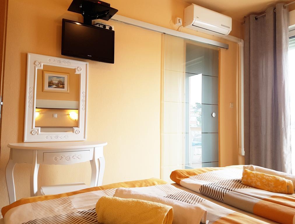 Guesthouse Mira Rab Town Buitenkant foto