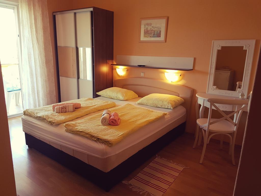 Guesthouse Mira Rab Town Buitenkant foto